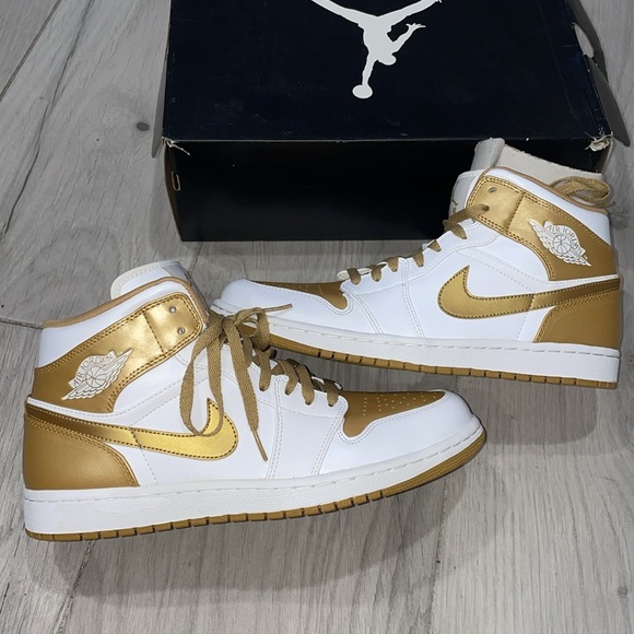 Air Jordan 1 MID